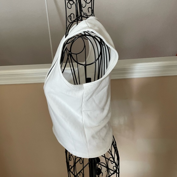 Asymmetrical white crop top from pretty little thing - Picture 3 of 5